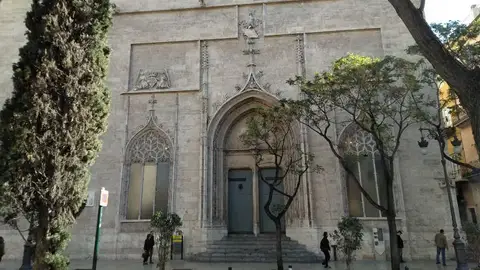 Fachada de la Lonja de València. Fachada de la Lonja de València.