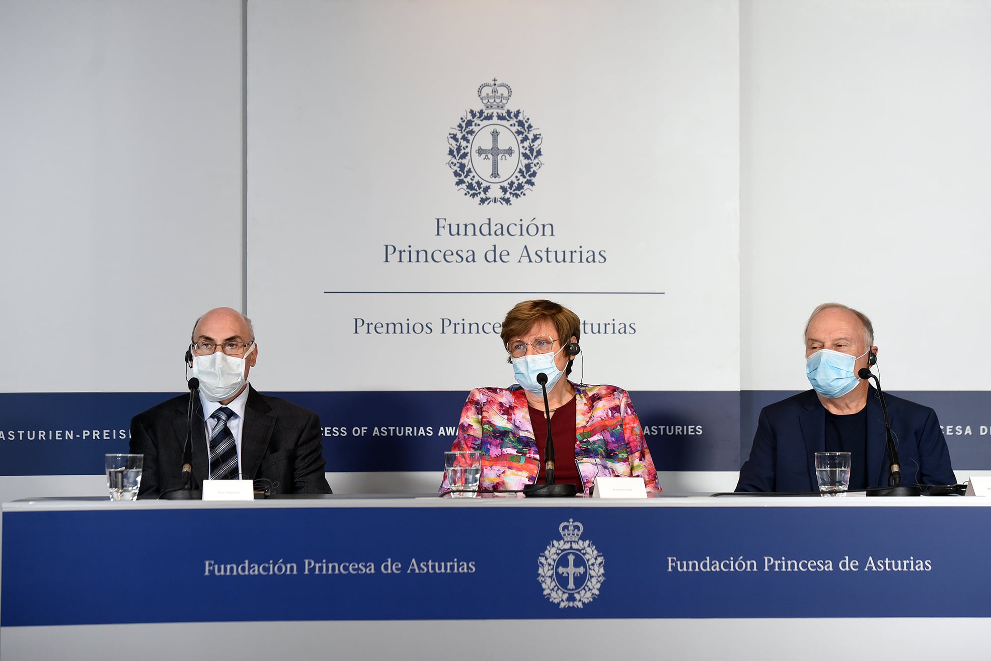 Karikó, Waissman y Felgner: "Es importante la tercera dosis. Pero si no se pone en marcha la vacunación en todo el mundo, no saldremos de la pandemia" Karikó, Waissman y Felgner: "Es importante la tercera dosis. Pero si no se pone en marcha la vacunación en todo el mundo, no saldremos de la pandemia"