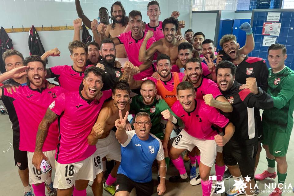 La Nucía vuelve a ser líder y el Villajoyosa 'pincha' con el colista pese al nuevo entrenador La Nucía vuelve a ser líder y el Villajoyosa 'pincha' con el colista pese al nuevo entrenador