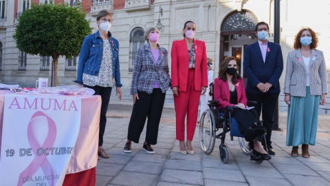 Mesa que ha instalado AMUMA en la Plaza de la Constitución de Ciudad Real Mesa que ha instalado AMUMA en la Plaza de la Constitución de Ciudad Real