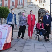 Mesa que ha instalado AMUMA en la Plaza de la Constitución de Ciudad Real Mesa que ha instalado AMUMA en la Plaza de la Constitución de Ciudad Real