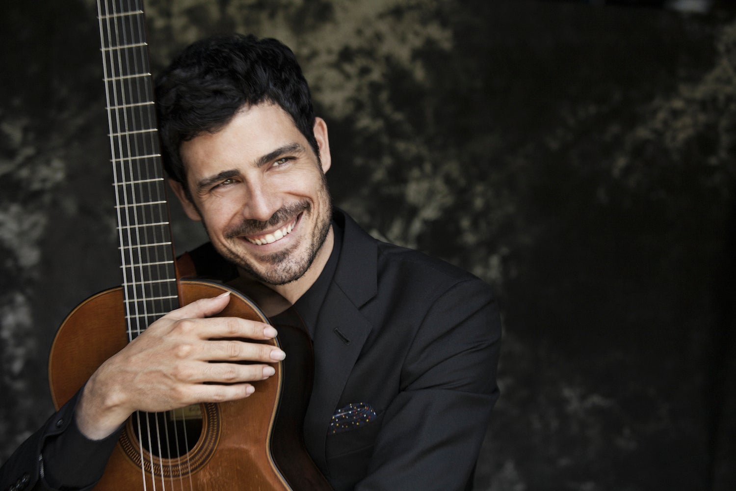 Pablo Sáinz-Villegas: "La guitarra española es el instrumento más democrático: se siente igual al lado de un fuego que en una sala de conciertos con esmoquin" Pablo Sáinz-Villegas: "La guitarra española es el instrumento más democrático: se siente igual al lado de un fuego que en una sala de conciertos con esmoquin"