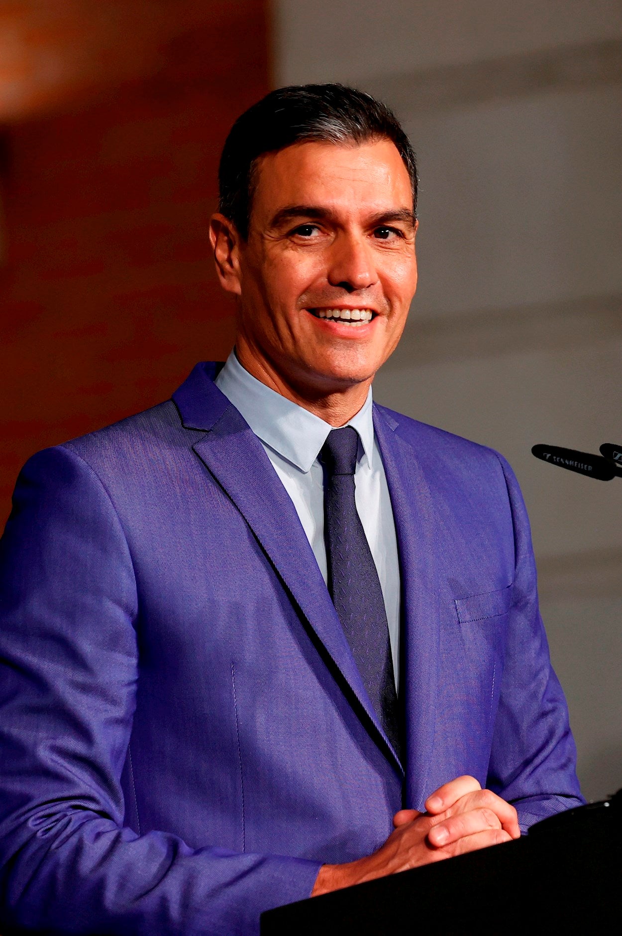 El Gobierno confirma que cobrará peajes por el uso de autopistas y autovías en España El Gobierno confirma que cobrará peajes por el uso de autopistas y autovías en España