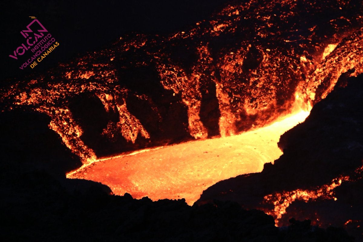 INVOLCAN difunde las imponentes imágenes de los ríos de lava que arrasan La Palma INVOLCAN difunde las imponentes imágenes de los ríos de lava que arrasan La Palma