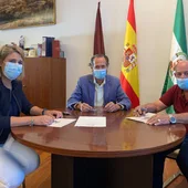 Reunión con la asociación de vecinos en el Ayuntamiento de Chiclana Reunión con la asociación de vecinos en el Ayuntamiento de Chiclana