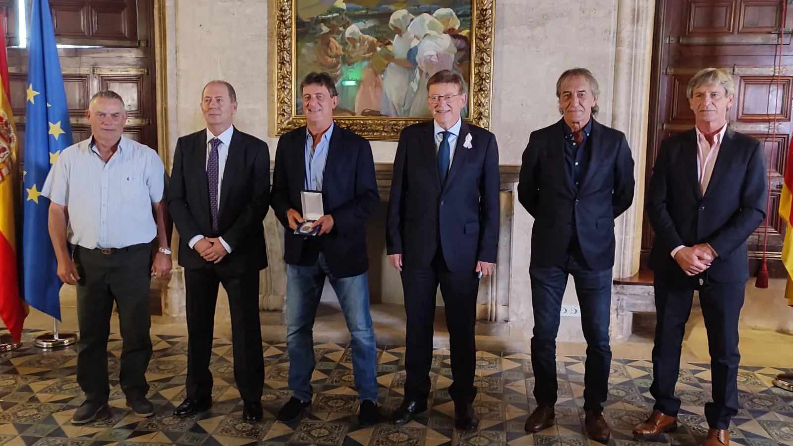 Kempes recibe la máxima distinción de la Generalitat Kempes recibe la máxima distinción de la Generalitat