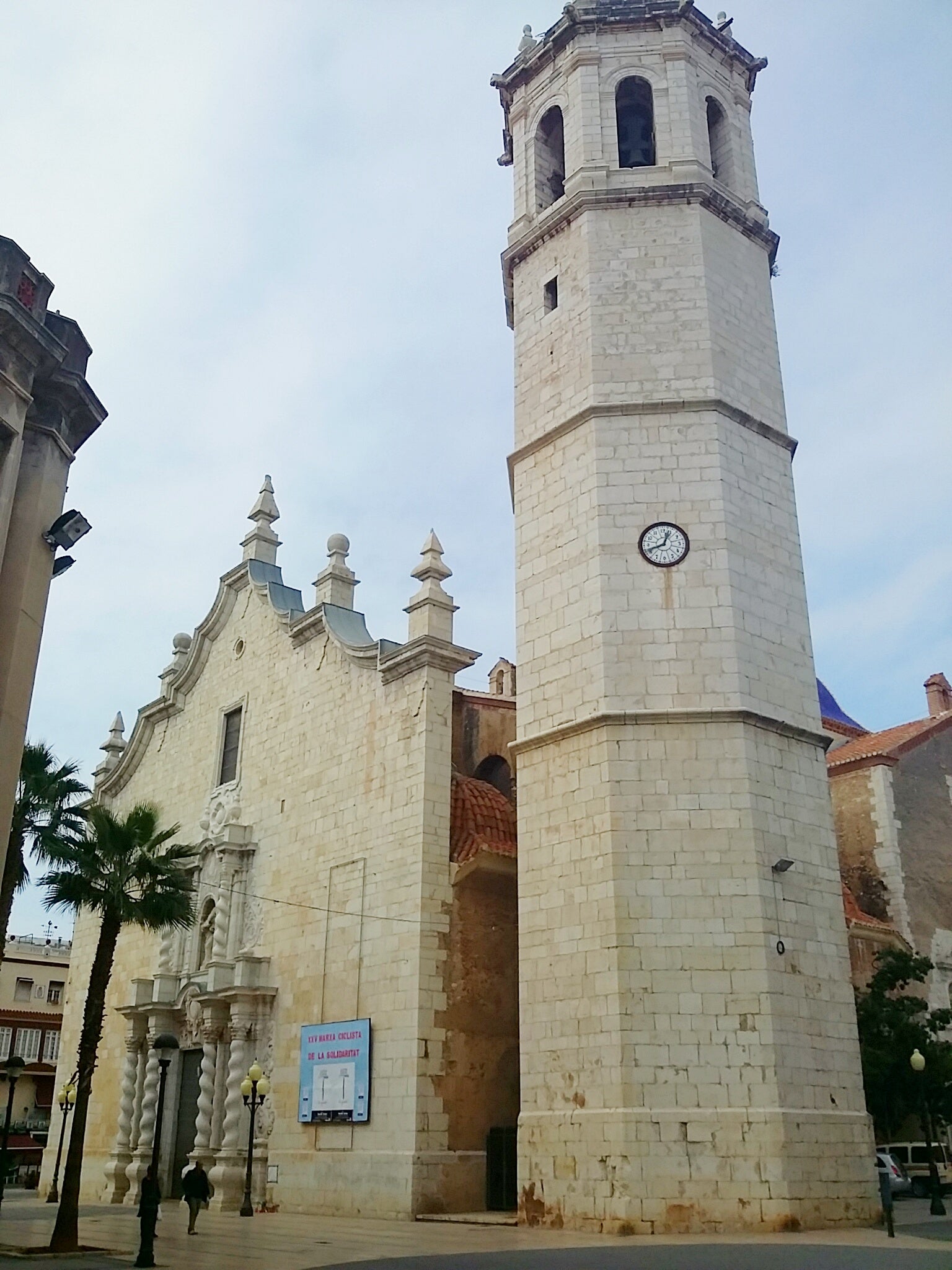 El Ayuntamiento de Benicarló le gana el juicio a la iglesia por el campanario de la localidad. El Ayuntamiento de Benicarló le gana el juicio a la iglesia por el campanario de la localidad.