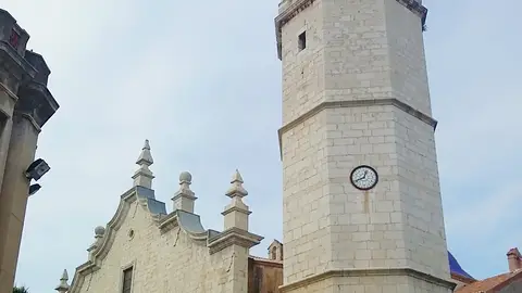 El Ayuntamiento de Benicarló le gana el juicio a la iglesia por el campanario de la localidad. El Ayuntamiento de Benicarló le gana el juicio a la iglesia por el campanario de la localidad.