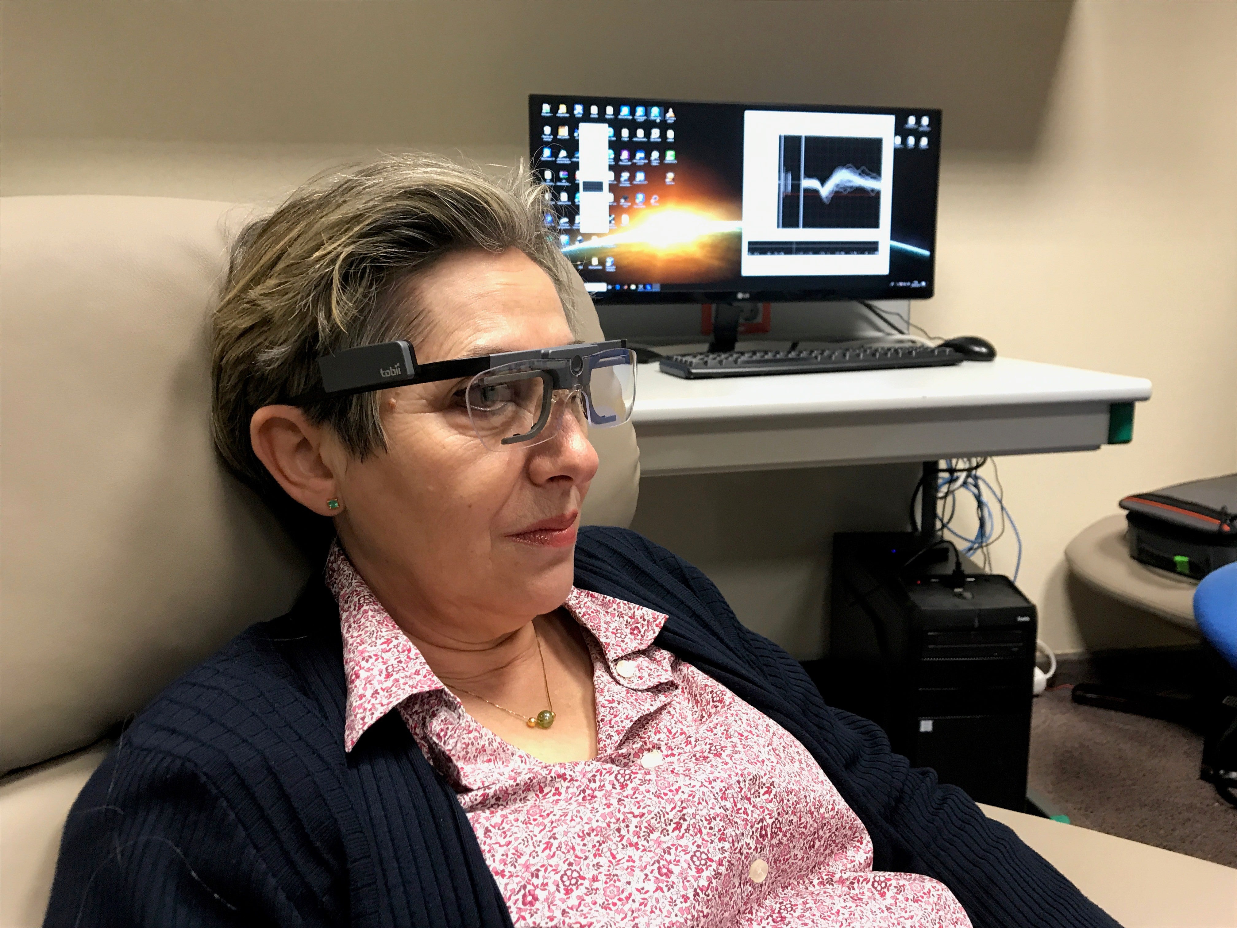 Investigadores de la UMH de Elche logran estimular la visión en una persona ciega para que pueda percibir formas simples y letras Investigadores de la UMH de Elche logran estimular la visión en una persona ciega para que pueda percibir formas simples y letras