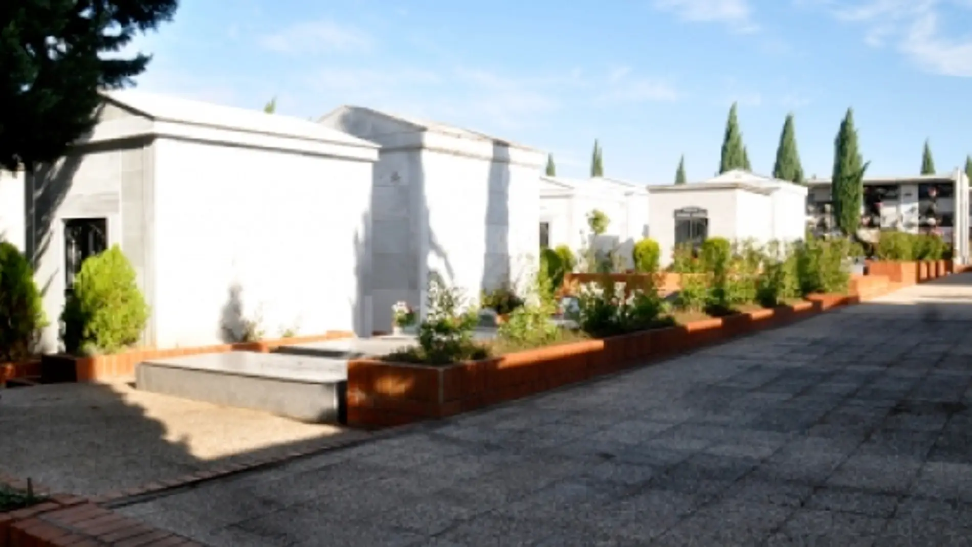 El Ayuntamiento de Badajoz habilita autobuses al Cementerio Nuevo con motivo de la festividad de Todos los Santos
