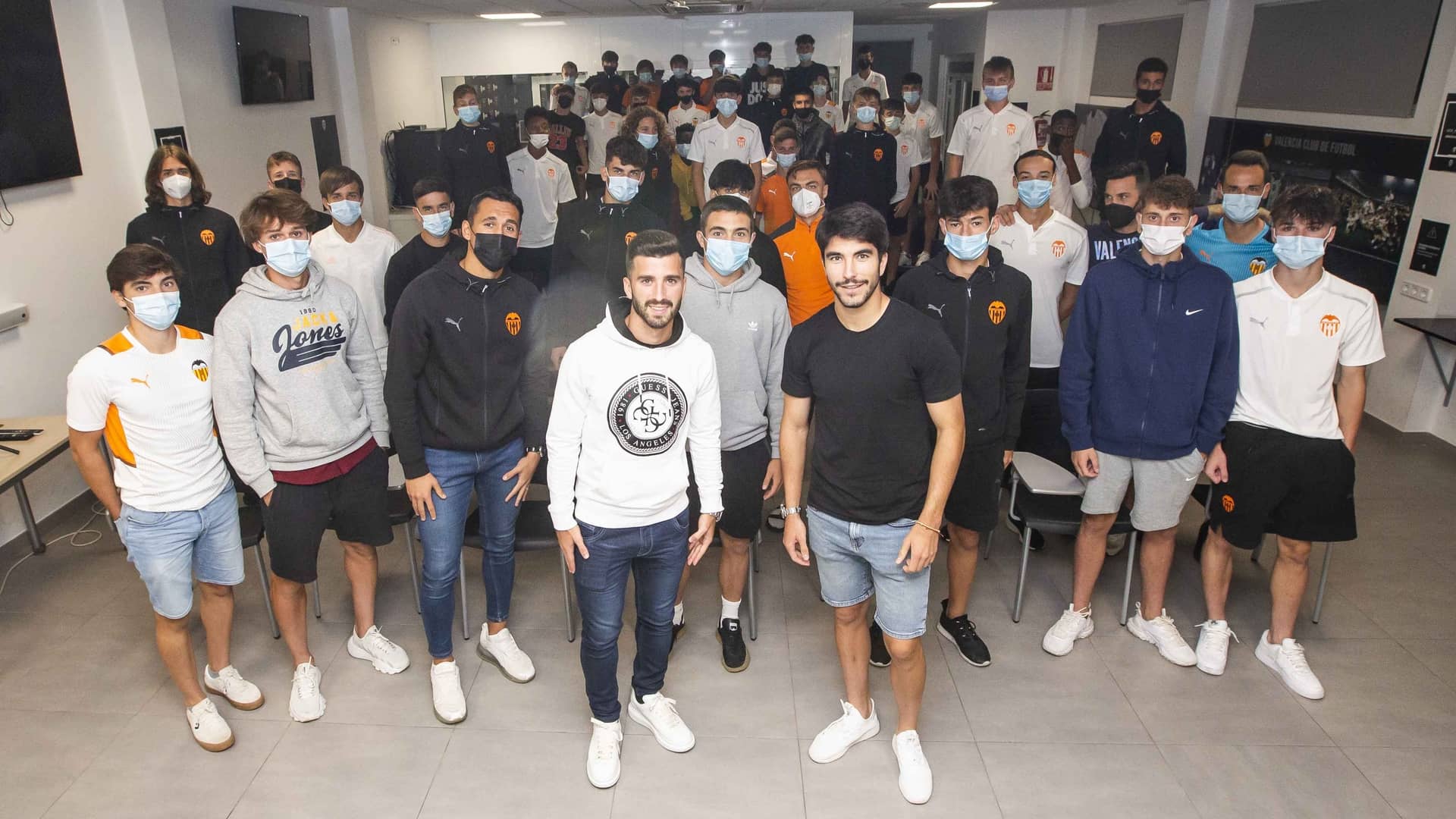 Carlos Soler: "Estar en el Valencia es un regalo" Carlos Soler: "Estar en el Valencia es un regalo"