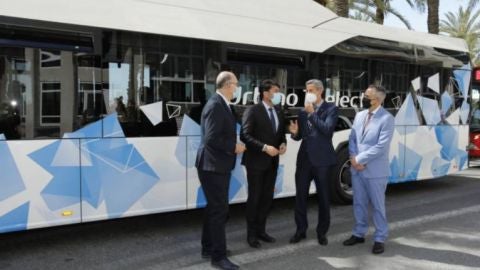 Un autobús eléctrico Un autobús eléctrico