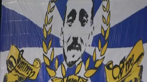 Pancarta Jimmy Vive En la grada de Riazor