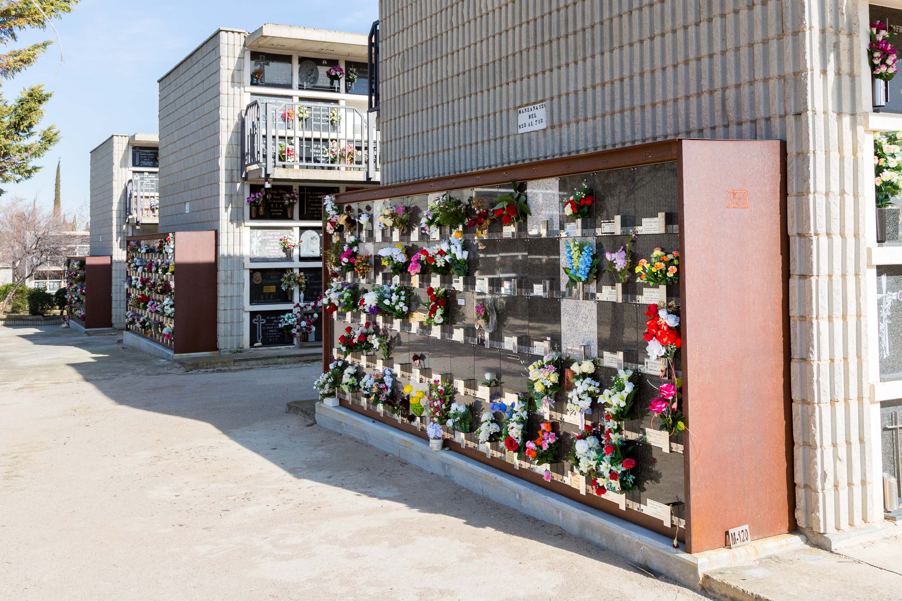 El cementerio de Torrero recupera casi la normalidad El cementerio de Torrero recupera casi la normalidad