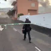 Las espectaculares imágenes de la Guardia Civil sorprendida por una fuerte corriente de convección en La Palma 