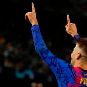 Un gol de Piqué mantiene vivo al Barça en Champions