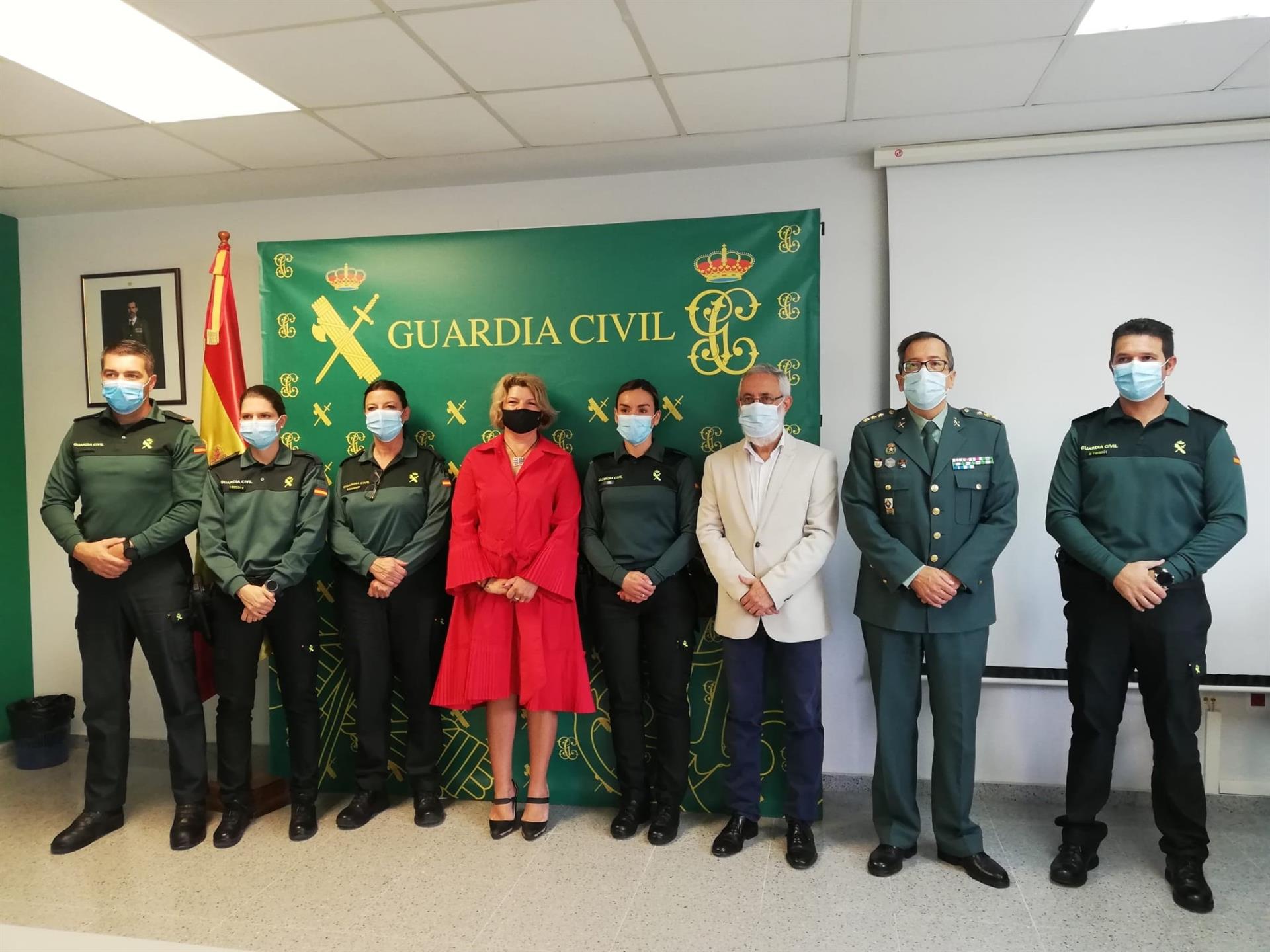Cinco agentes forman el 'Equipo @' de prevención de ciberdelincuencia puesto en marcha por la Guardia Civil de Cáceres Cinco agentes forman el 'Equipo @' de prevención de ciberdelincuencia puesto en marcha por la Guardia Civil de Cáceres