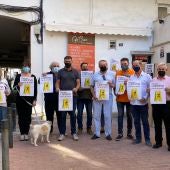 Empresas, comercios y vecinos inician una pegada de carteles contra las políticas de movilidad del Ajuntament de Palma