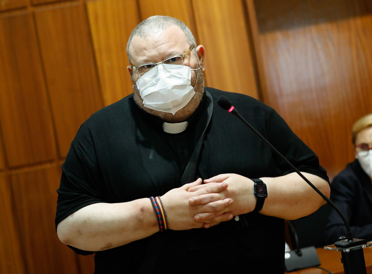 Comienza el juicio contra el cura que ofició matrimonios falsos entre nigerianos y gitanas a cambio de dinero Comienza el juicio contra el cura que ofició matrimonios falsos entre nigerianos y gitanas a cambio de dinero