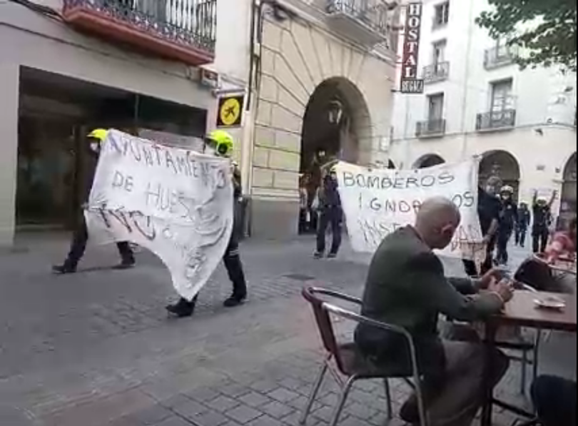 Estudian responsabilidades tras la protesta de los bomberos que obligó a suspender el pleno Estudian responsabilidades tras la protesta de los bomberos que obligó a suspender el pleno