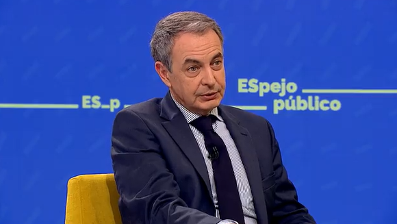 José Luis Rodríguez Zapatero dice que las declaraciones de Otegi sobre los presos de ETA a cambio de apoyar los PGE son "irrelevantes" José Luis Rodríguez Zapatero dice que las declaraciones de Otegi sobre los presos de ETA a cambio de apoyar los PGE son "irrelevantes"
