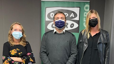 Elka Dimitrova junto al gerente de Biolínea, Pau Crespí, y la profesora de la escuela Hotecma Ingrid de la Fuente Elka Dimitrova junto al gerente de Biolínea, Pau Crespí, y la profesora de la escuela Hotecma Ingrid de la Fuente