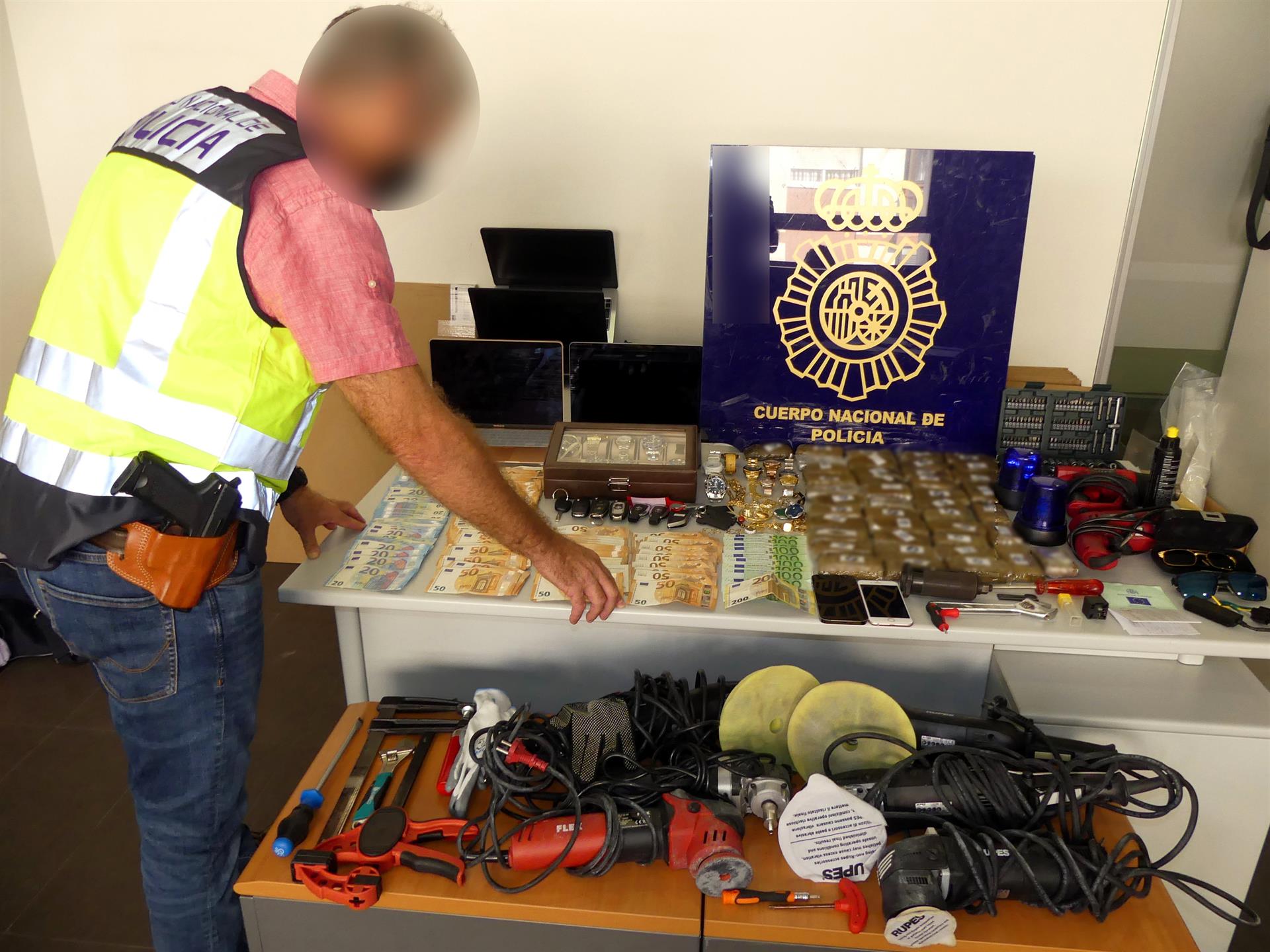 Cae una peligrosa banda de asaltantes dedicada al tráfico de drogas y a los robos en viviendas Cae una peligrosa banda de asaltantes dedicada al tráfico de drogas y a los robos en viviendas