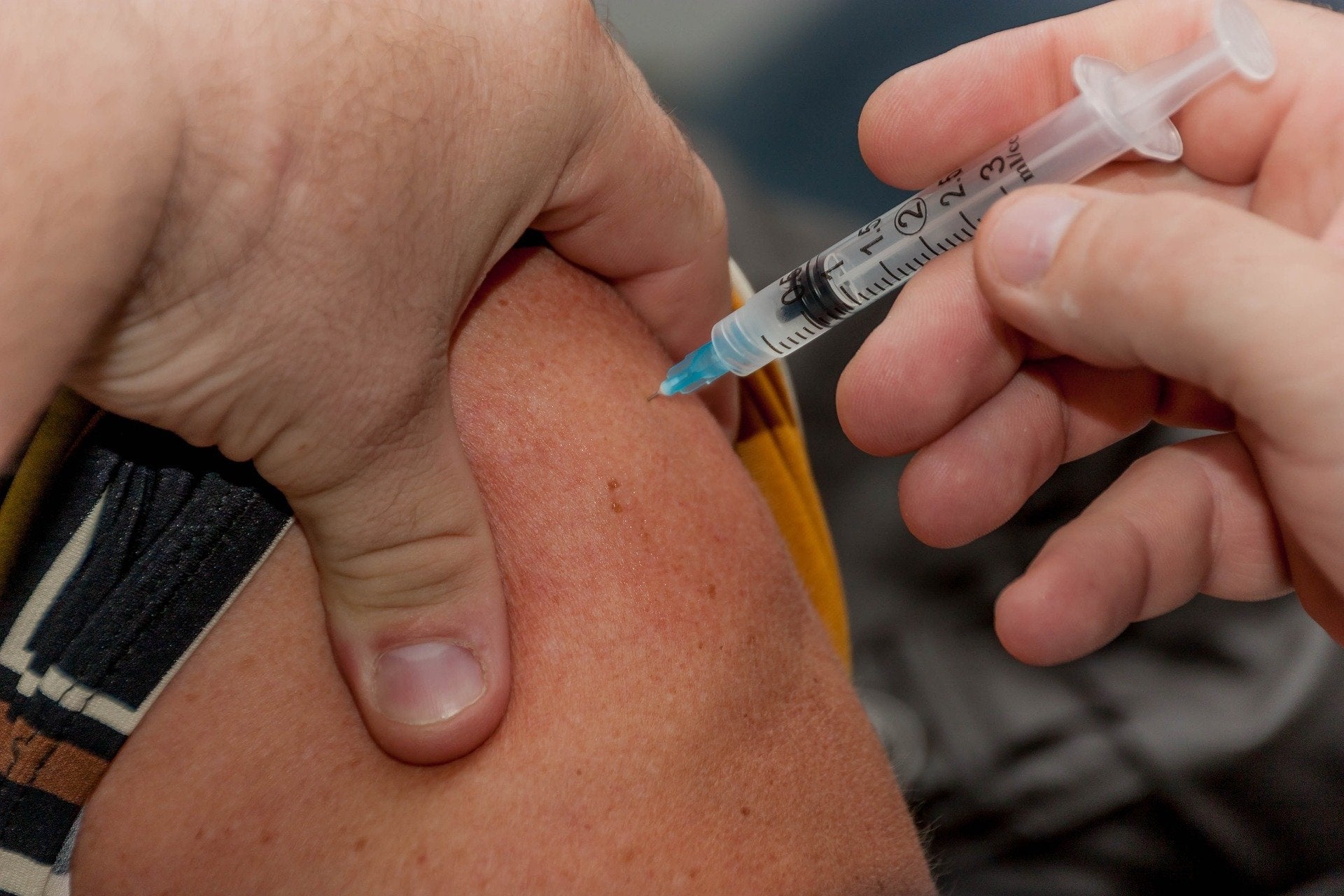 Cantabria comienza a administrar la tercera dosis contra el coronavirus a los mayores de 70 años Cantabria comienza a administrar la tercera dosis contra el coronavirus a los mayores de 70 años