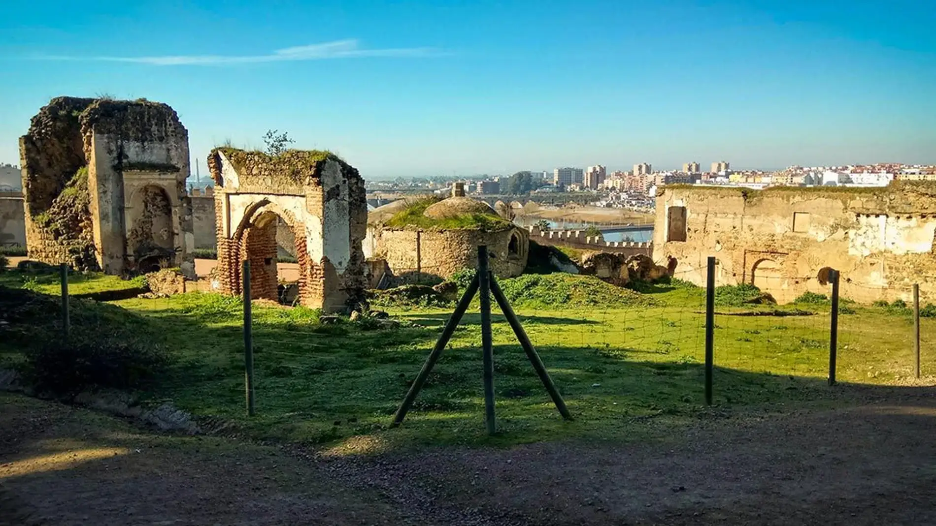 El gobierno local de Badajoz pide dotar de presupuesto el Consorcio del Casco Antiguo y las ermitas de la Alcazaba