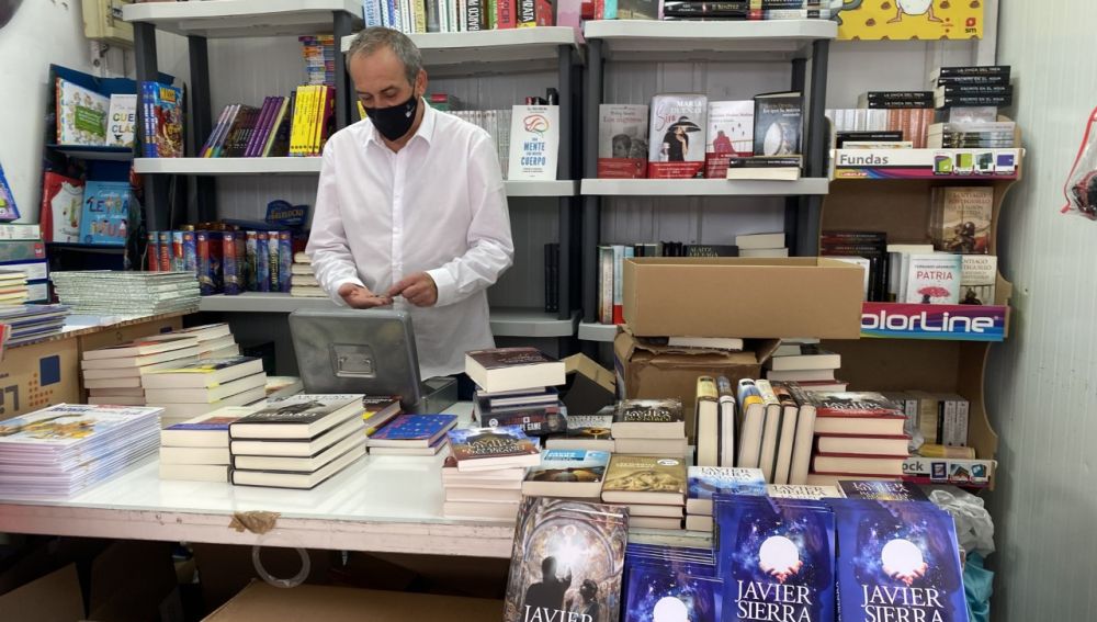 Una de las 25 casetas con algunas de las novedades editoriales