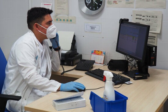 Els metges de Família avalen la nova atenció primària però reclamen més personal per aplicar-la Els metges de Família avalen la nova atenció primària però reclamen més personal per aplicar-la