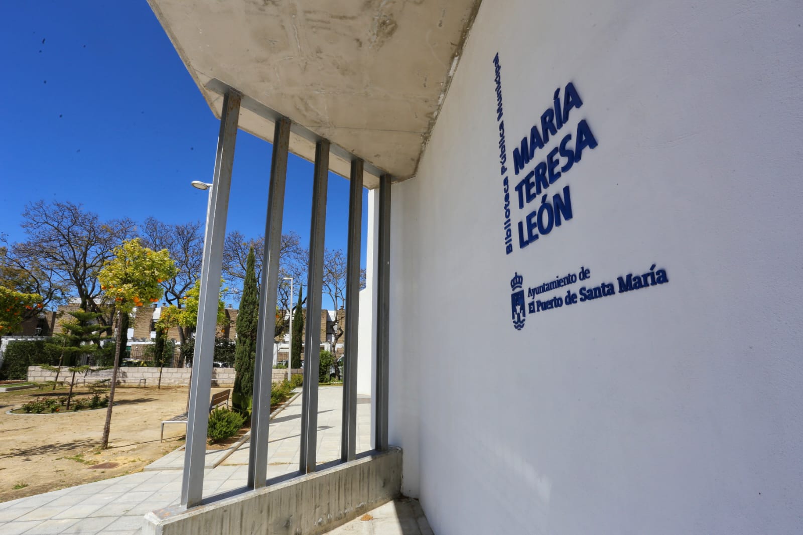 Un día en las bibliotecas de El Puerto: los guardianes de las letras portuenses que "igualan a la sociedad" Un día en las bibliotecas de El Puerto: los guardianes de las letras portuenses que "igualan a la sociedad"