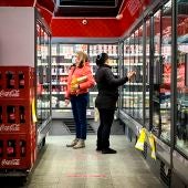 Dos mujeres en un supermercado