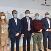 Escudero ha firmado con cuatro alcaldes la creación de centros de información Escudero ha firmado con cuatro alcaldes la creación de centros de información