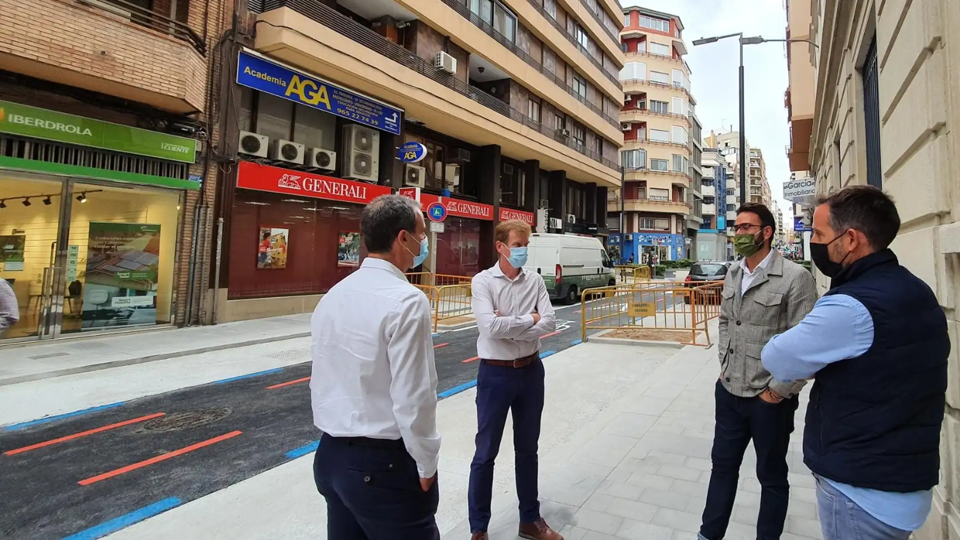 Responsables de Aguas de Alicante y del Ayuntamiento visitan la reurbanización