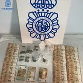 Dinero y droga intervenida por la Policía Nacional Dinero y droga intervenida por la Policía Nacional