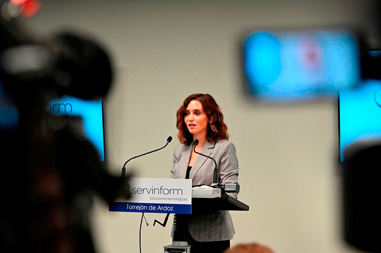 Ayuso asegura que ETA "está más viva que nunca" por que "se sienta en las instituciones" Ayuso asegura que ETA "está más viva que nunca" por que "se sienta en las instituciones"
