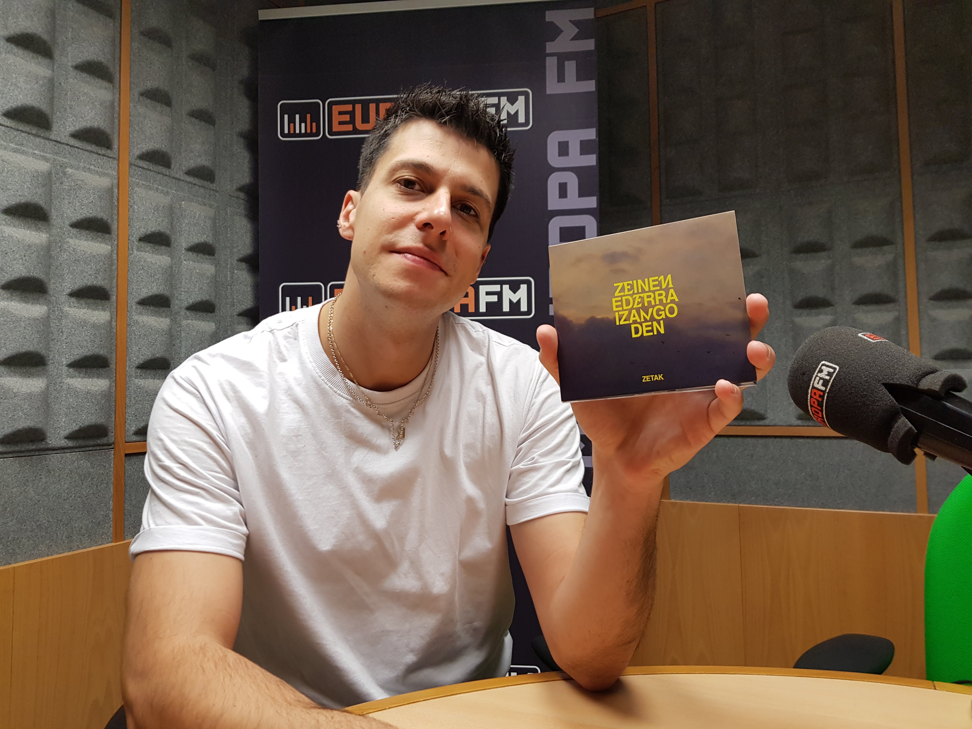 Pello Reparaz nos presenta el último disco de Zetak Pello Reparaz nos presenta el último disco de Zetak