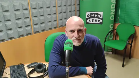Alejandro Palomas en su "palomar" de Otoño Un alto en el camino