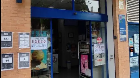 Punto de venta de Loterías y Apuestas del Estado en el barrio de San Antón de Elche. Punto de venta de Loterías y Apuestas del Estado en el barrio de San Antón de Elche.