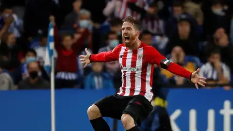 El centrocampista del Athletic Iker Muniain celebra el 1-1 ante la Real Sociedad en el Reale Arena de San Sebastián El centrocampista del Athletic Iker Muniain celebra el 1-1 ante la Real Sociedad en el Reale Arena de San Sebastián