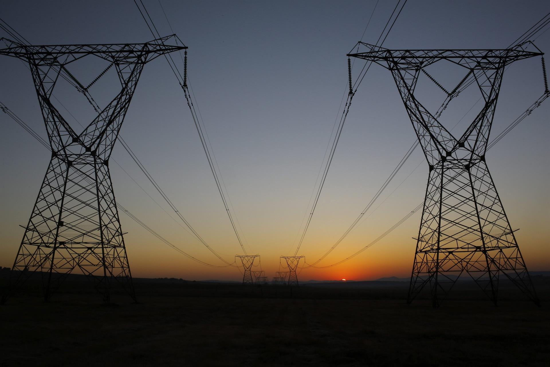 Tertulia: ¿En qué consistirán las medidas de ahorro energético? Tertulia: ¿En qué consistirán las medidas de ahorro energético?