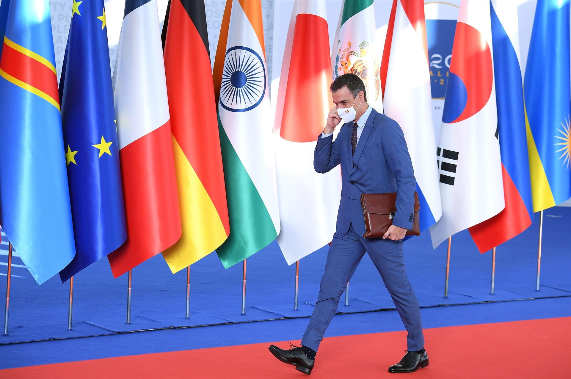 Sánchez llega a Glasgow para participar en la Cumbre del Clima de la ONU: "La sociedad reclama acción y los líderes debemos responder" Sánchez llega a Glasgow para participar en la Cumbre del Clima de la ONU: "La sociedad reclama acción y los líderes debemos responder"