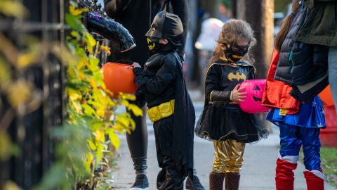 Ni&ntilde;os disfrazados por Halloween