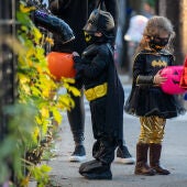Niños disfrazados por Halloween