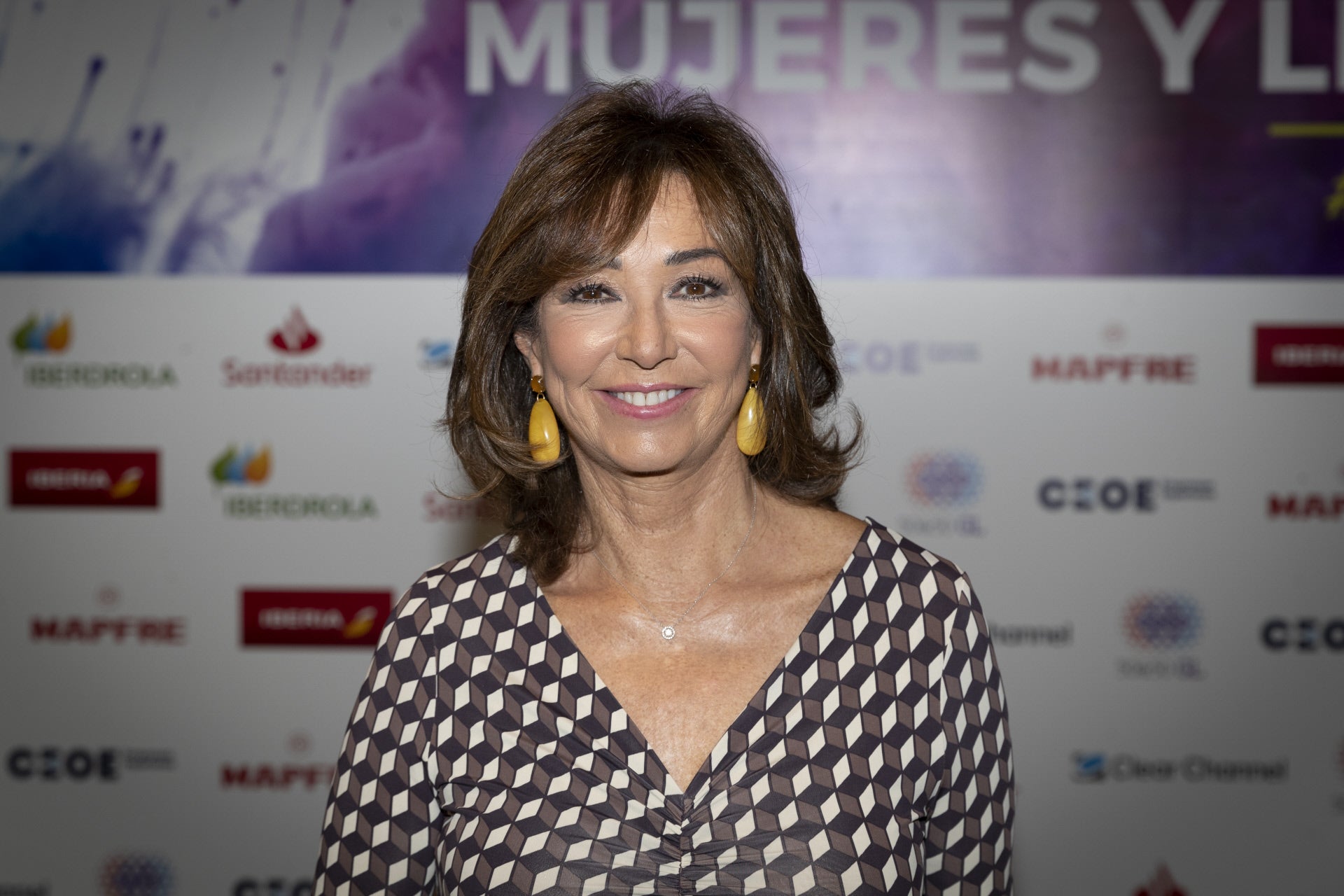 Ana Rosa Quintana anuncia que padece cáncer de mama: "Hoy voy a hablar de mí" Ana Rosa Quintana anuncia que padece cáncer de mama: "Hoy voy a hablar de mí"