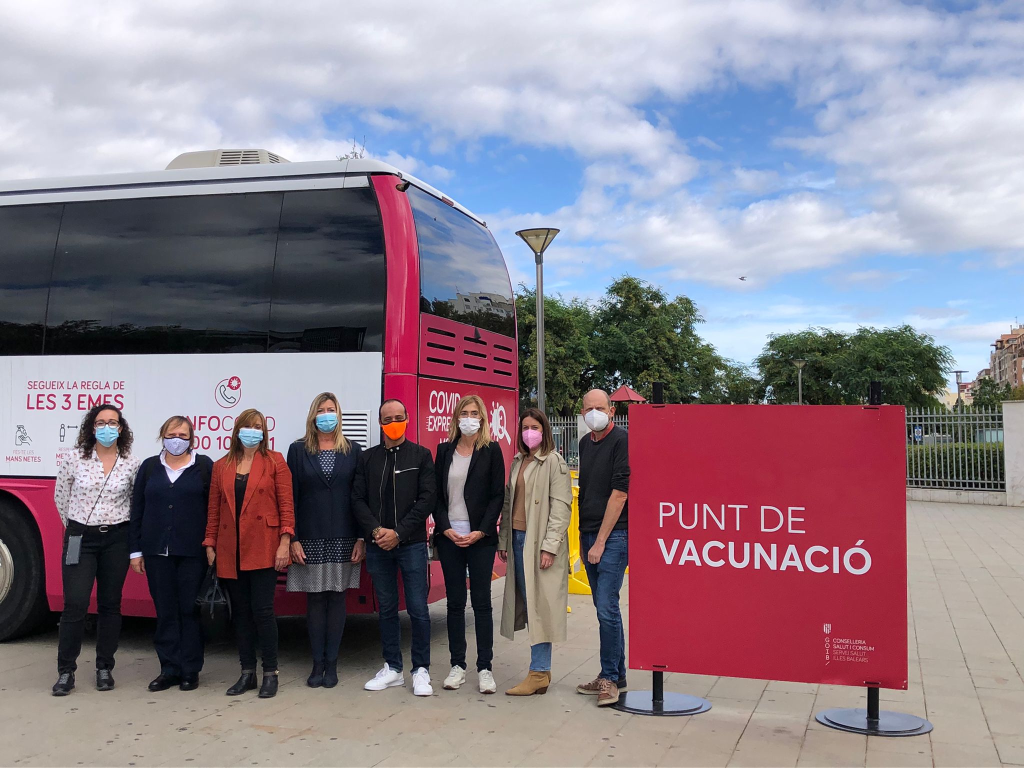 El 'Vacubús', la llamada de emergencia del Govern para fomentar la vacunación El 'Vacubús', la llamada de emergencia del Govern para fomentar la vacunación