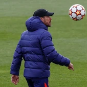 Simeone durante el entrenamiento previo al duelo de Champions con el Liverpool Simeone durante el entrenamiento previo al duelo de Champions con el Liverpool
