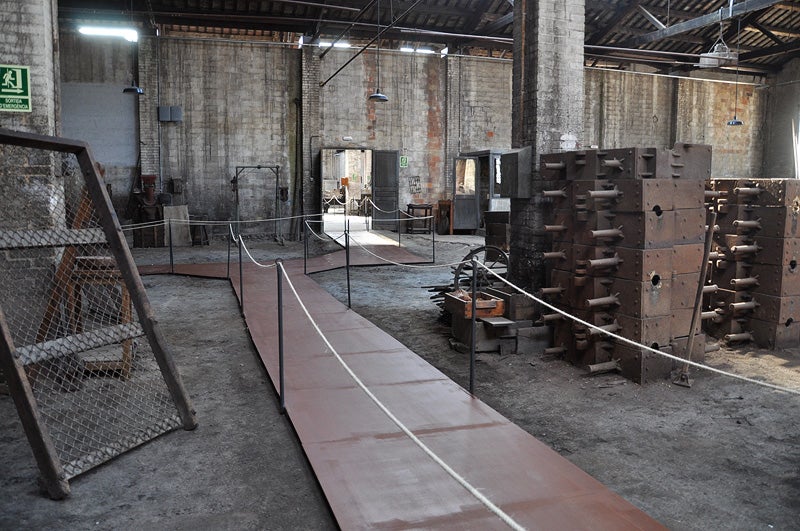 Toni Prim capta el paisatge industrial de Cal Trepat en la nova exposició a la llibreria 'la irreductible' Toni Prim capta el paisatge industrial de Cal Trepat en la nova exposició a la llibreria 'la irreductible'