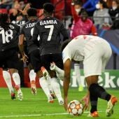 Los jugadores del Lille celebran un gol ante el Sevilla